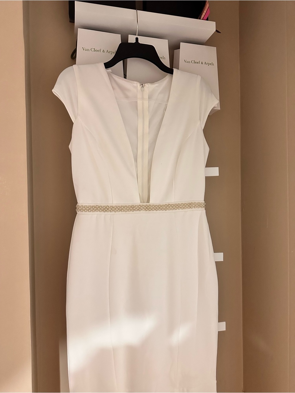 Elegant White Cap-Sleeve Maxi Dress with Beaded Waist - Picture 3 of 7
